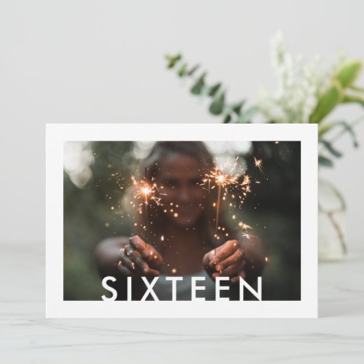 任意の文字2写真モダンミニマル16誕生日 招待状 (スタンド正面)