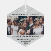 任意の文字3 Photo Newlyweds & メリー Marbled結婚した ガラスオーナメント (裏面)