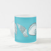 任意の色の手描き貝 フロストグラスマグカップ (正面左)