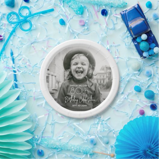 任意の誕生日シックなホワイトタイポグラフィフォトパーティー ペーパープレート (パーティー)