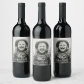 任意の誕生日シックなホワイトタイポグラフィフォトパーティー ワインラベル (ボトル)