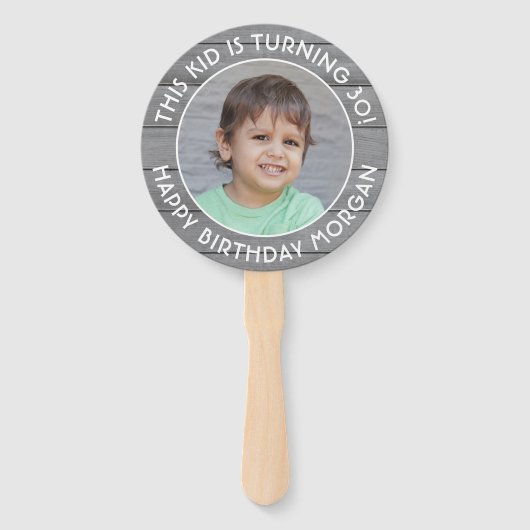 任意の誕生日2写真シンプルグレーフェイクウッドラウンド ハンドファン (正面)