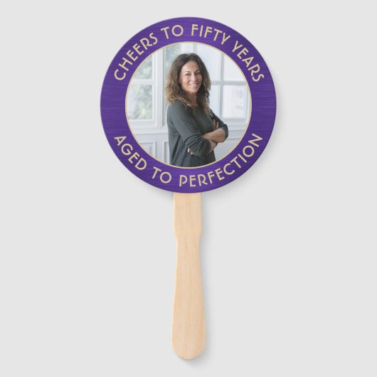 任意の誕生日2写真ブラシ付き紫&金ゴールドラウンド ハンドファン (裏面)