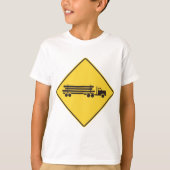 伐採トラック警告サイン 運搬 道路安全 Tシャツ (正面)