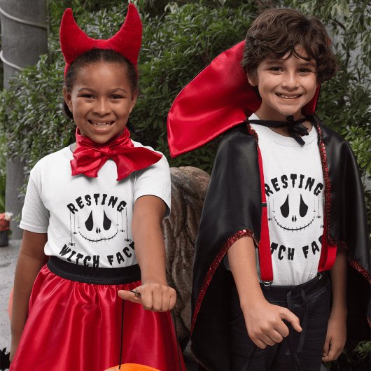 休息の魔女顔：スッシーかわいいハロウィーンTシャツ Tシャツ