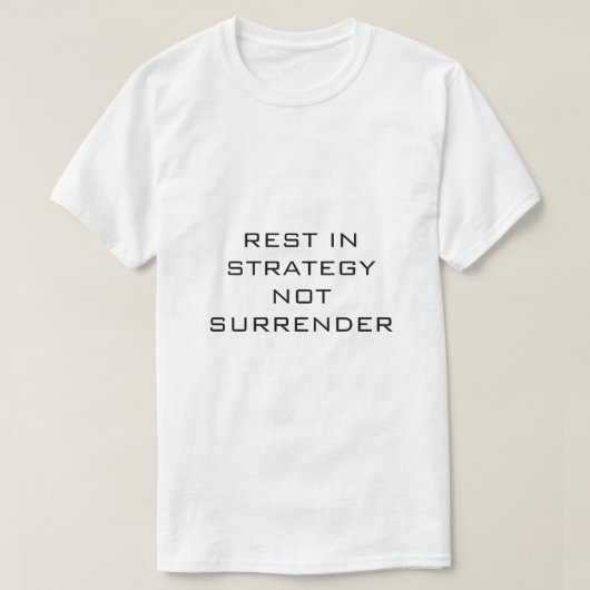 休息は戦略であり、降伏ではない ホワイトTシャツ Tシャツ (デザイン正面)