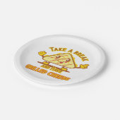 休憩してグリルチーズを食べる ペーパープレート (アングル)