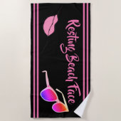 休憩ビーチ顔ブラック&ピンクビーチタオル ビーチタオル (正面)