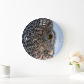 休憩灰色素晴らしフクロウ野生動物写真ポートレート ラージ壁時計 (ホーム)