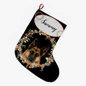 休日のリースの愛らしいジャーマン・シェパード ラージクリスマスストッキング (正面 (吊り時))