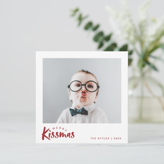 休日の写真カード | クラシックレッドクリスマスキス シーズンカード (スタンド正面)