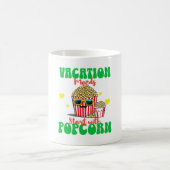 休暇と最高のポップコーン愛好家のための休暇ギフト コーヒーマグカップ (中央)