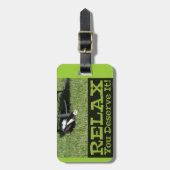 休暇は猫のリラックス写真おもしろいモットーを意味 ラゲッジタグ (正面縦)