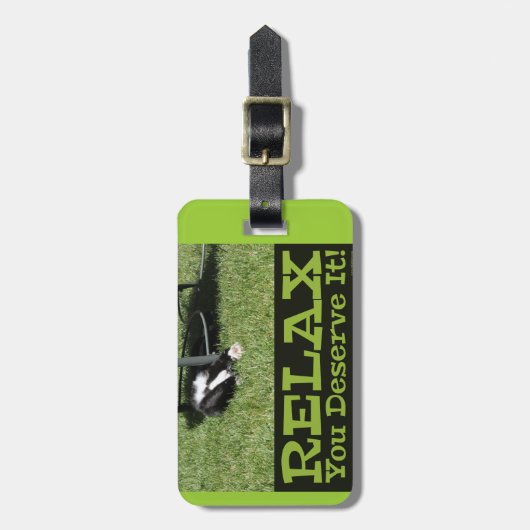 休暇は猫のリラックス写真おもしろいモットーを意味 ラゲッジタグ (正面縦)