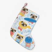 休暇中にかわいいパグ。~に漫画のパグが付いた模様 スモールクリスマスストッキング (正面 (吊り時))