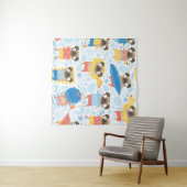 休暇中にかわいいパグ。～に漫画のパグが付いた模様 タペストリー (インサイチュ(横))