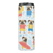 休暇中にかわいいパグ。～に漫画のパグが付いた模様 タンブラー (裏面)