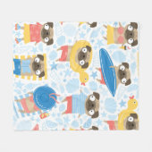 休暇中にかわいいパグ。～に漫画のパグが付いた模様 フリースブランケット (正面(横))