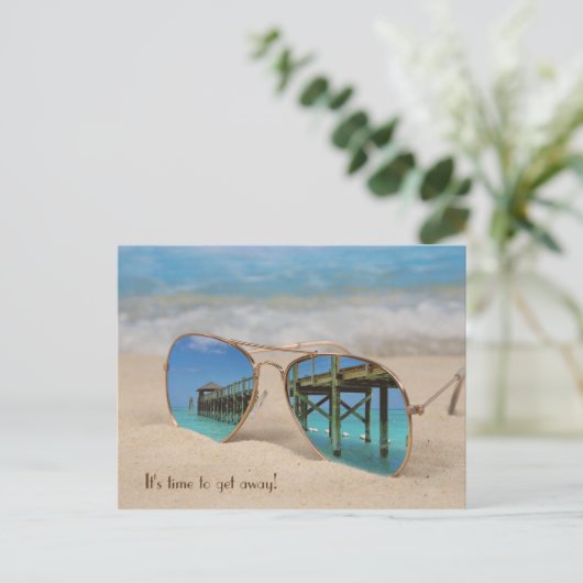 休暇旅行サングラス反射 ポストカード (スタンド正面)