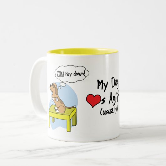 休止のテーブルの敏捷のユーモアのマグ ツートーンマグカップ (正面左)