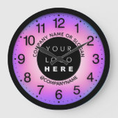 会社のカスタムロゴピンク白の名前のスローガン ラージ壁時計 (正面)