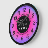 会社のカスタムロゴピンク紫の名前のスローガン ラージ壁時計 (傾斜)