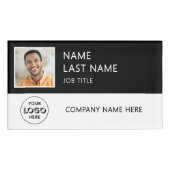 会社のモダンロゴ黒い従業員の写真 名札 (正面)