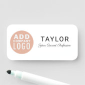 会社のロゴとスタッフの企業の従業員 名札 (インサイチュ)