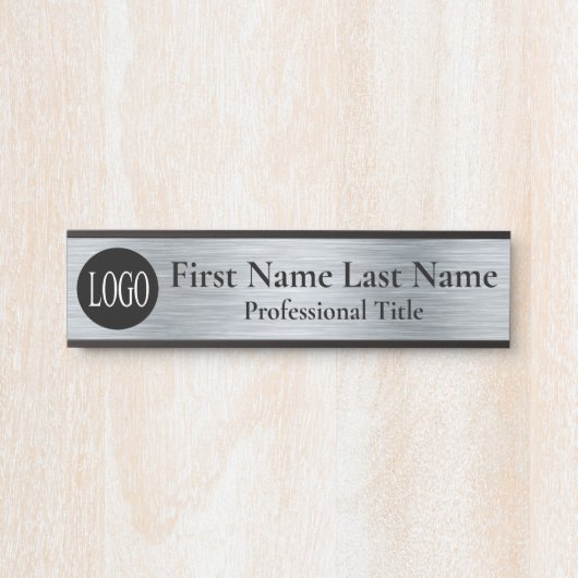 会社のロゴオフィスのドアのサインフェイクシルバー サインプレート (正面)