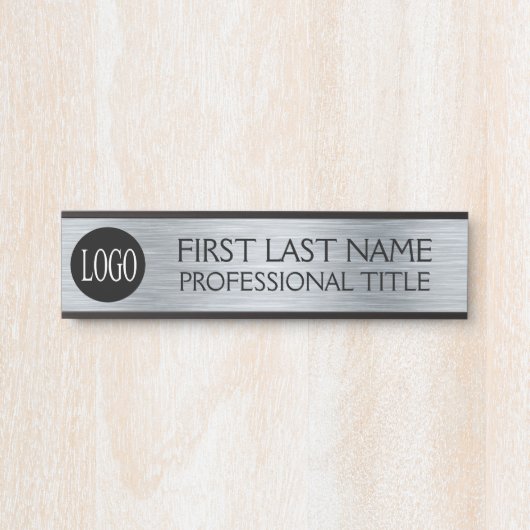 会社のロゴオフィスのドアのサインフェイクシルバー サインプレート (正面)