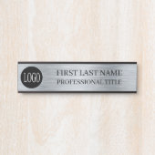 会社のロゴオフィスのドアのサインフェイクシルバー サインプレート (正面)