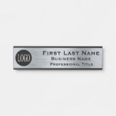 会社のロゴオフィスのドアの看板メタリックルック サインプレート (正面)