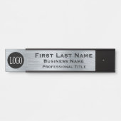 会社のロゴオフィスのドアの看板メタリックルック サインプレート (正面)