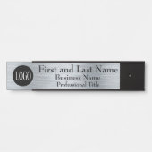 会社のロゴオフィスのドアの看板メタリックルック サインプレート (正面)