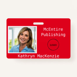 会社の写真の赤いロゴ名 バッジ