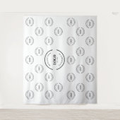 会社ロゴの背景のインスタントステップとリピート タペストリー (正面)