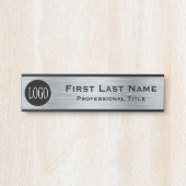 会社ロゴオフィスのドアの看板シルバールック サインプレート (正面)