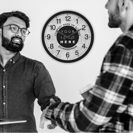 会社ロゴグレーの銀の名標   ラージ壁時計