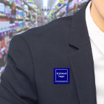 会社名とロゴの青い四角のボタン 缶バッジ<br><div class="desc">あなたのビジネス名とロカスタマイズゴを入れることができる四角いボタン。このボタンはスタッフの統一アクセサリーとして使用できる。包装用アクセサリーとしても使える。また、ビジネスや顧客へのブランド名広告を宣伝するために、マーケティング材料に含めることができる。ブランド名のカスタマイズ認識度を構築できるボタン。色は青、フォント色は淡青。このカスタマイズ四角いボタンには、会社のロゴをアップロードし、会社または会社名を入力して外観を確認する。見たもし目が気に入り、今すぐ注文できる。このボタもしンまたは選択する他のサイズや図形に合わせてロゴや文字のサイズを変更し、移動する必要がある場合は、デザインツールで変更してください。ボタンの色、フォントの色、フォントのスタイルなどのデザインツールの設定に応じて、他の変更を行うこともできます。</div>