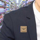 会社名とロゴ薄い茶色の四角いボタン 缶バッジ<br><div class="desc">あなたのビジネス名とロカスタマイズゴを入れることができる四角いボタン。このボタンはスタッフの統一アクセサリーとして使用できる。包装用アクセサリーとしても使える。また、ビジネスや顧客へのブランド名広告を宣伝するために、マーケティング材料に含めることができる。ブランド名のカスタマイズ認識度を構築できるボタン。色は淡い茶色、フォント色は濃い茶色。このカスタマイズ四角いボタンには、会社のロゴをアップロードし、会社または会社名を入力して外観を確認する。見たもし目が気に入り、今すぐ注文できる。このボタもしンまたは選択する他のサイズや図形に合わせてロゴや文字のサイズを変更し、移動する必要がある場合は、デザインツールで変更してください。ボタンの色、フォントの色、フォントのスタイルなどのデザインツールの設定に応じて、他の変更を行うこともできます。</div>