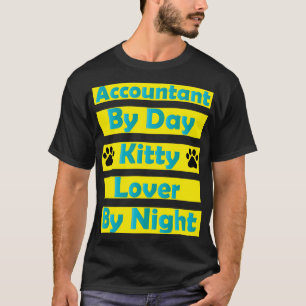 会計士バイデイ子猫恋人バイナイト Tシャツ