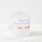 会計検査官のコーヒーか茶マグ フロストグラスマグカップ (正面左)