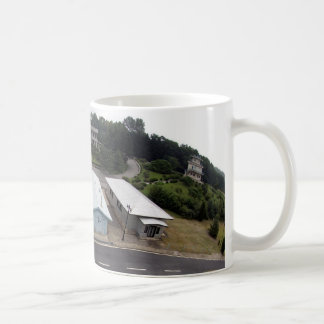 会議の列のパノラマ式のマグ コーヒーマグカップ