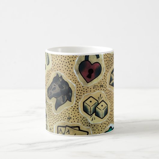 伝統的で抜け目がない入れ墨のマグ コーヒーマグカップ (中央)