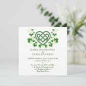 伝統的なアイルランドのケルト ラブ ノットとシムロック 招待状 (スタンド正面)