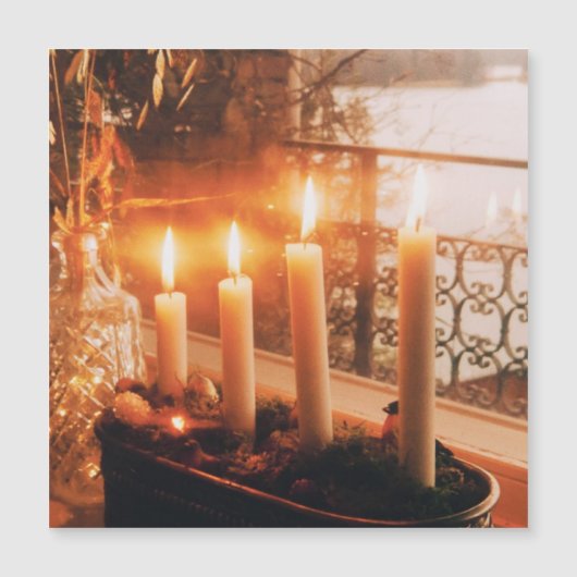 伝統的なアドベントリースキャンドル付き (正面)