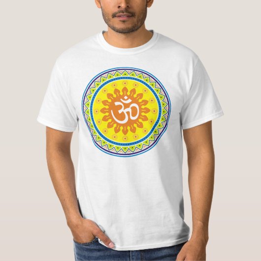 伝統的なインドのスタイルMandanaのOm Tシャツ (正面)