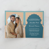 伝統的なインドの青いアーチの写真 ウェディング 招待状 (内部)