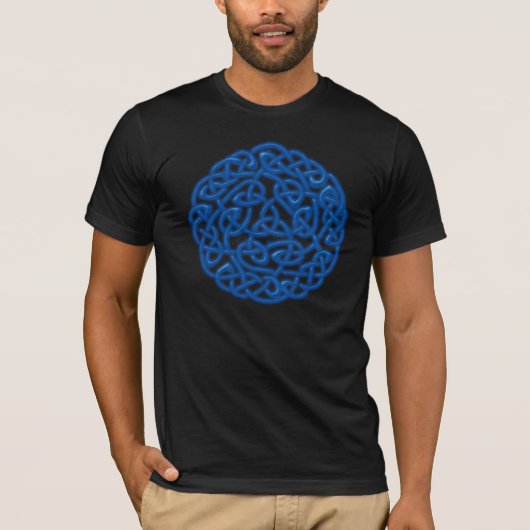 伝統的なケルト結び目模様(青い白熱) Tシャツ (正面)