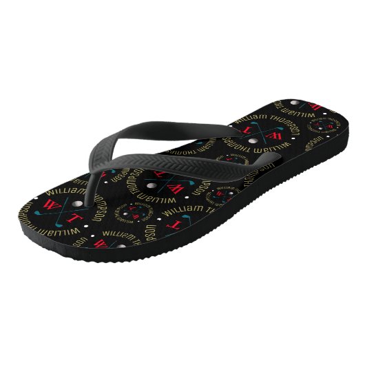 伝統的なゴルファーのロゴがスタイリッシュに刻印されたブラック ビーチサンダル (アングル)